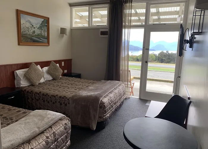 Te Anau Manapouri Lake Hotel