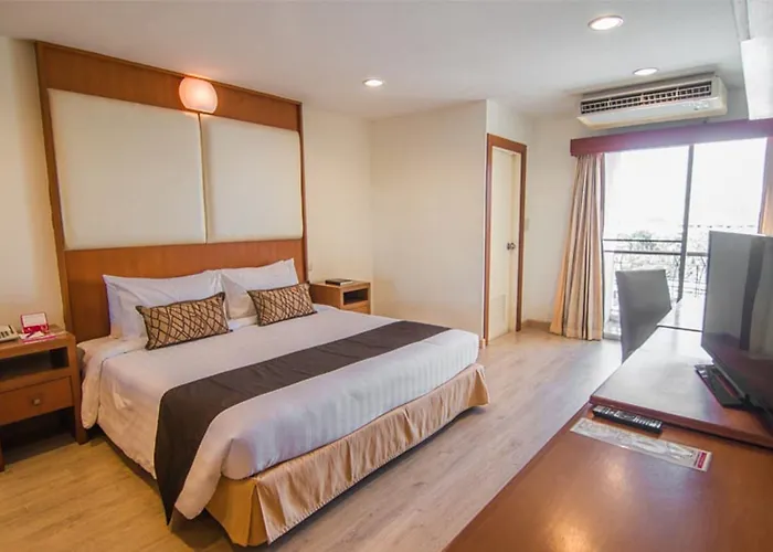 Pacific Park Hotel Si Racha