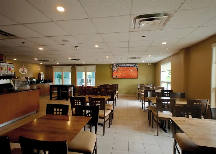 Super 8 By Wyndham Midland Hotel