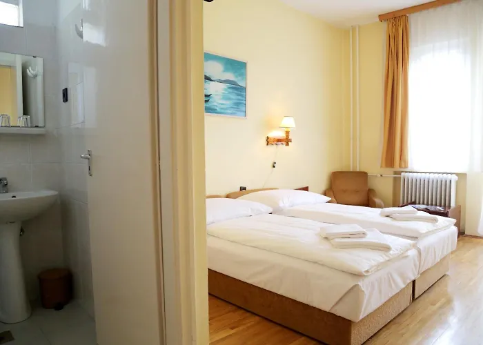 Hotel Bara Junior Budapeşte