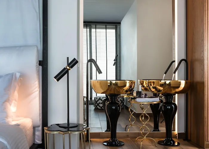 Nefeles Luxury Suites Fira 