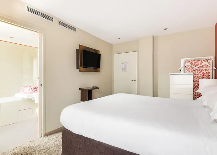Pavillon Nation Hotel Paris
