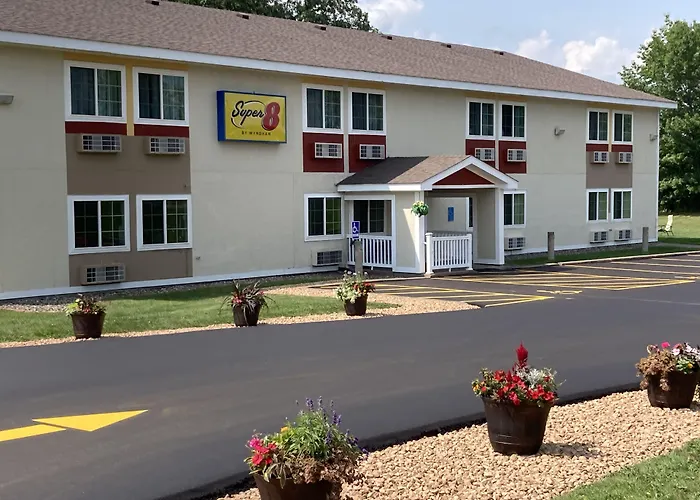 Super 8 By Wyndham Chisago City