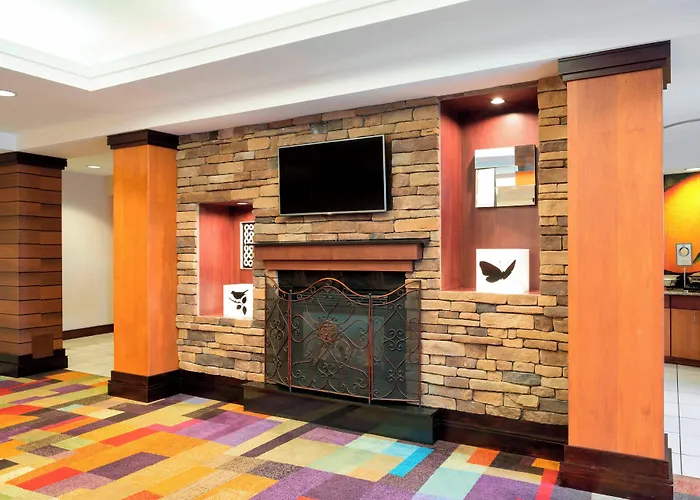 Fairfield Inn & Suites By Marriott State College