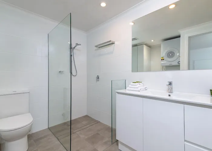 Seascape Holidays - Coral Apartments Port Douglas