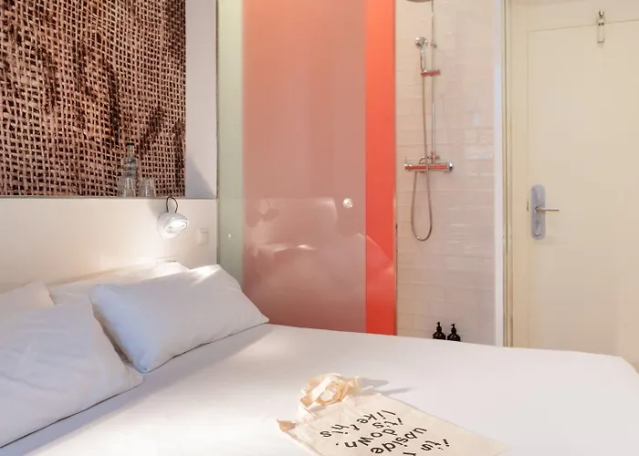 Chic&Basic Tallers Hostal Barcelone