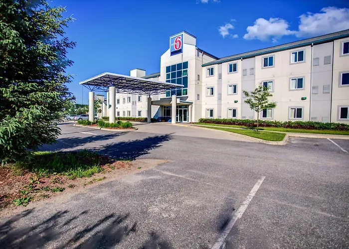 Motel 6-Huntsville, On