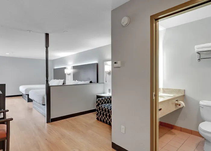 Days Inn & Suites By Wyndham Niagara Falls/Buffalo