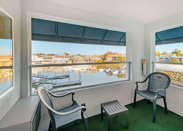 Best Western Harbour Inn & Suites Huntington - Sunset Beach