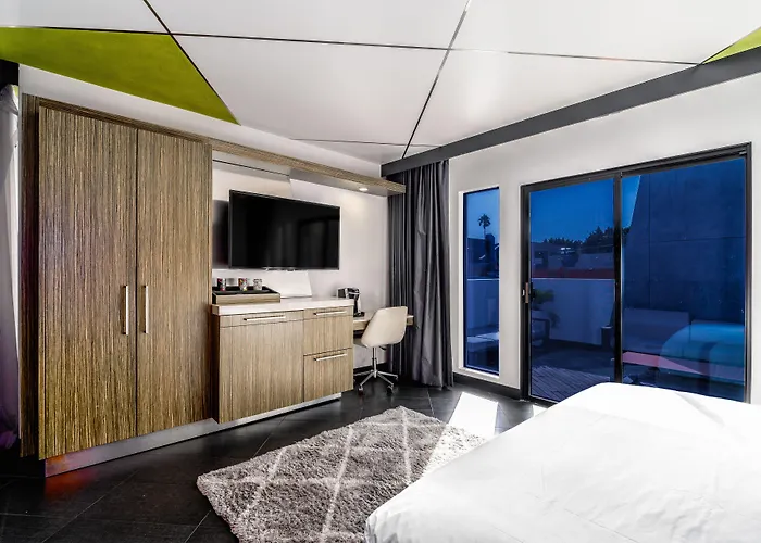 The Moment Hotel Los Angeles