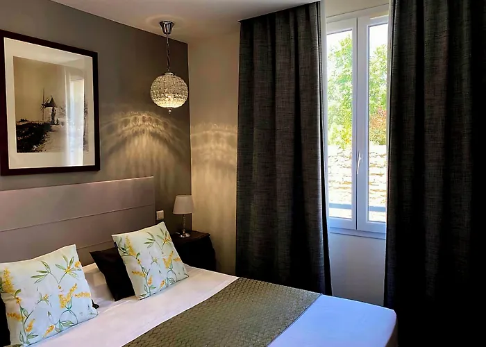 Brit Hotel Acacias Arles