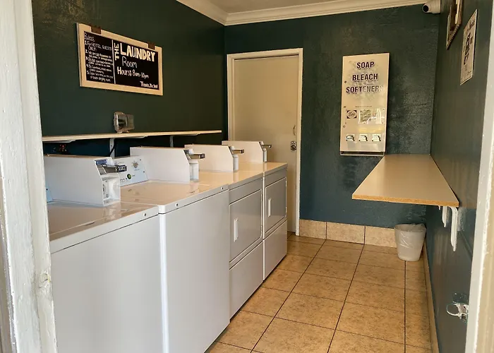 Anaheim Executive Inn & Suites