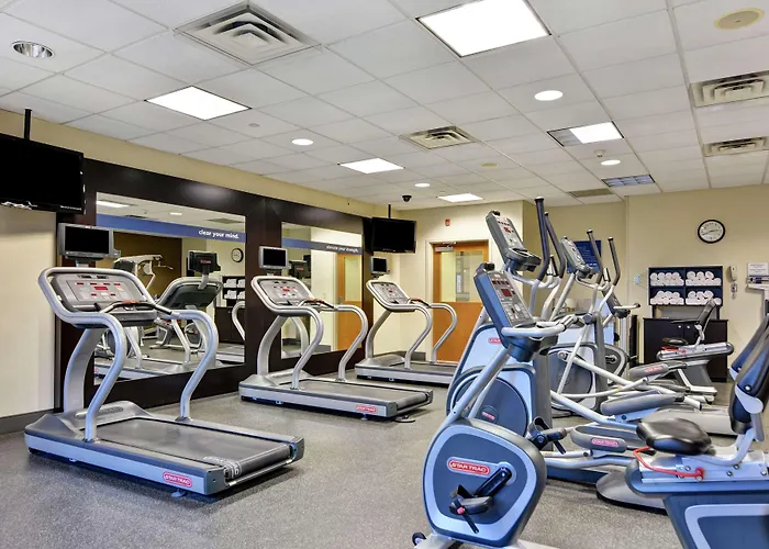 Hampton Inn & Suites Newark-Harrison-Riverwalk