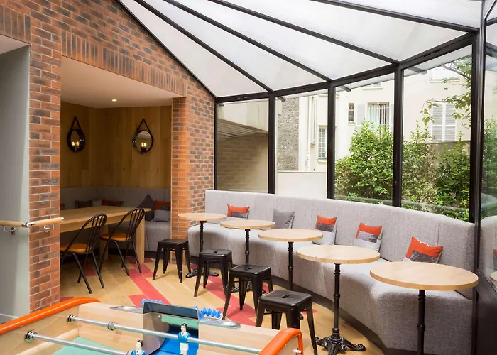 Hotel Izzy Issy-les-Moulineaux