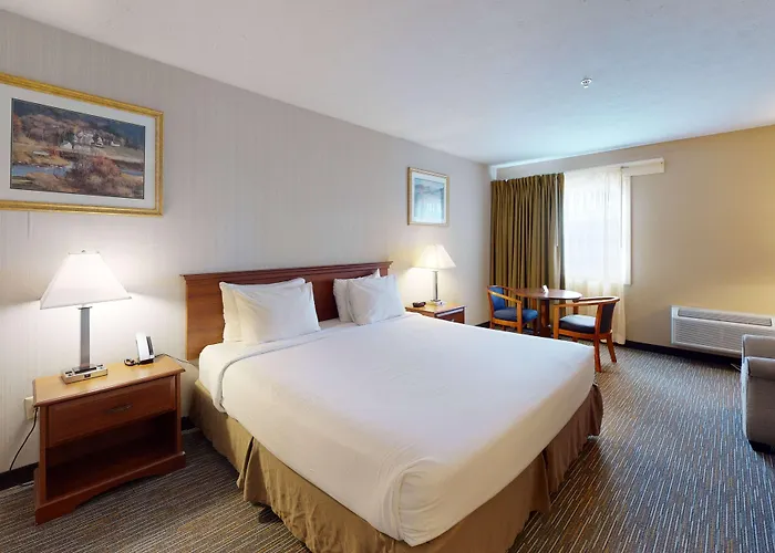 Ramada By Wyndham Strasburg - Shenandoah Valley