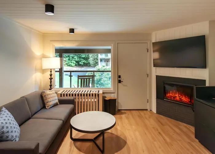 Historic Rocky Waters Inn, A Small Luxury Hotel Gatlinburg