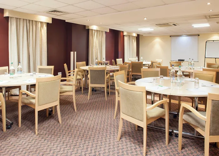 Holiday Inn Express London Stansted Airport By Ihg Stansted Mountfitchet