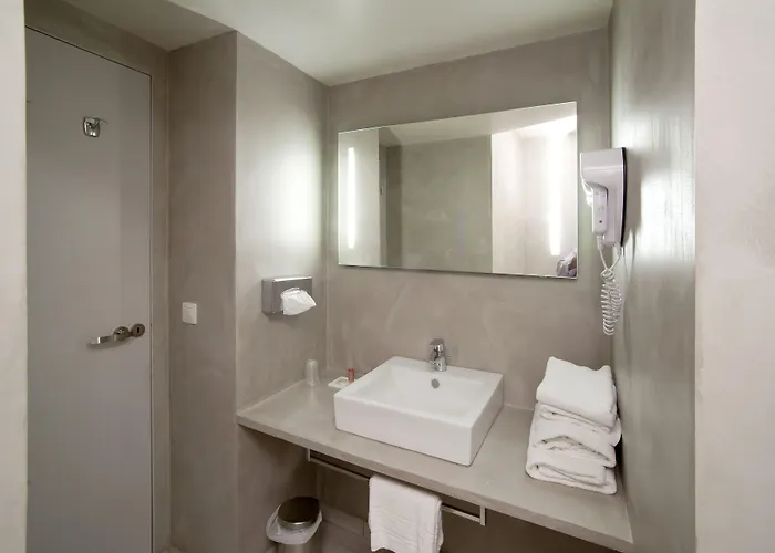 Hotel Le Cardinal Rueil Centre