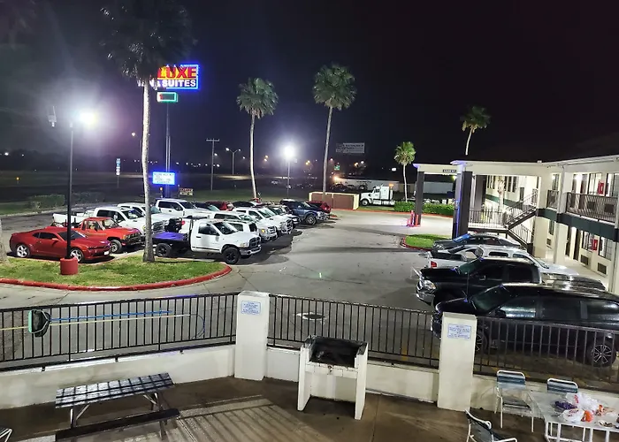 Deluxe Inn And Suites Raymondville