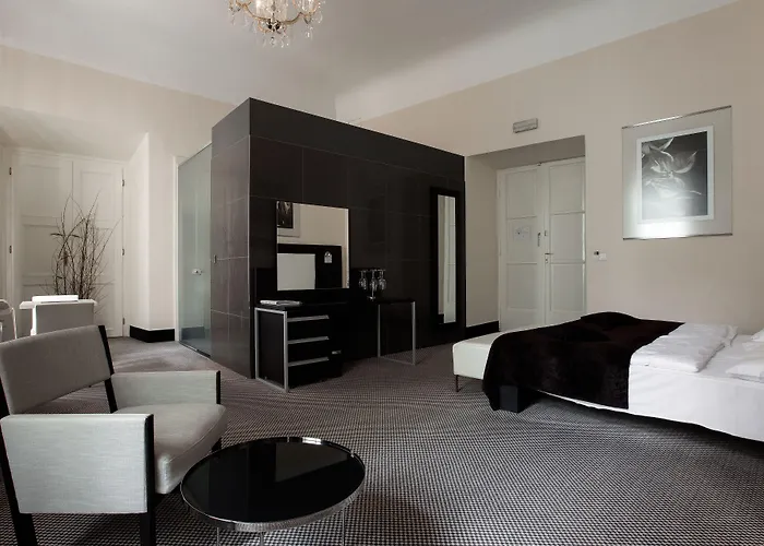 Old Town Square Residence By Emblem Prague