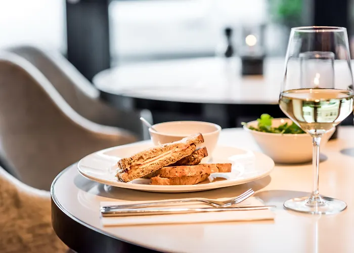 Sandton Eindhoven Centre - Hotel Eindhoven City Centre With Private Parking