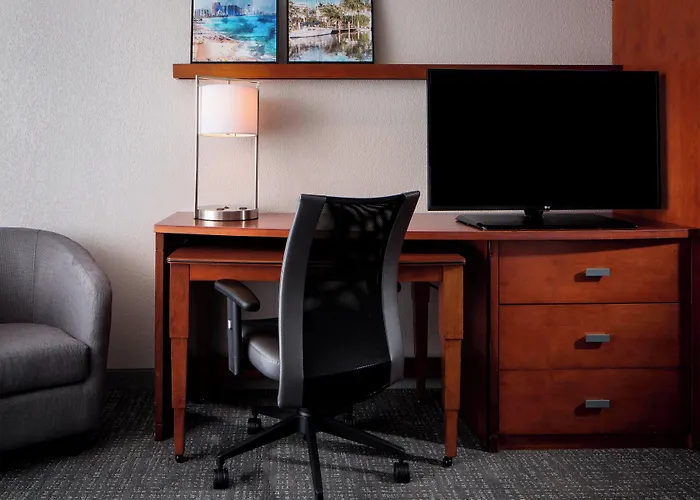 Courtyard By Marriott Fort Lauderdale Airport & Cruise Port Dania Beach