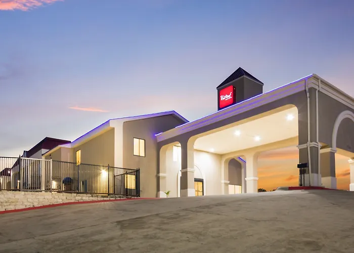 Red Roof Inn & Suites Austin East - Manor