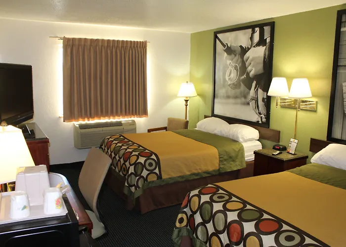 Super 8 By Wyndham Newport News/Jefferson Ave. Hotel