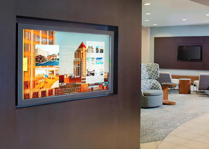 Courtyard By Marriott Roanoke Airport Hotel