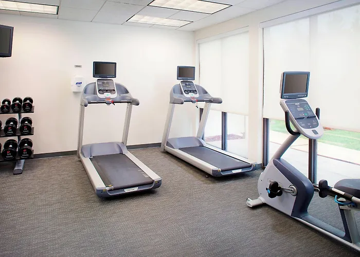 Courtyard By Marriott Roanoke Airport Hotel