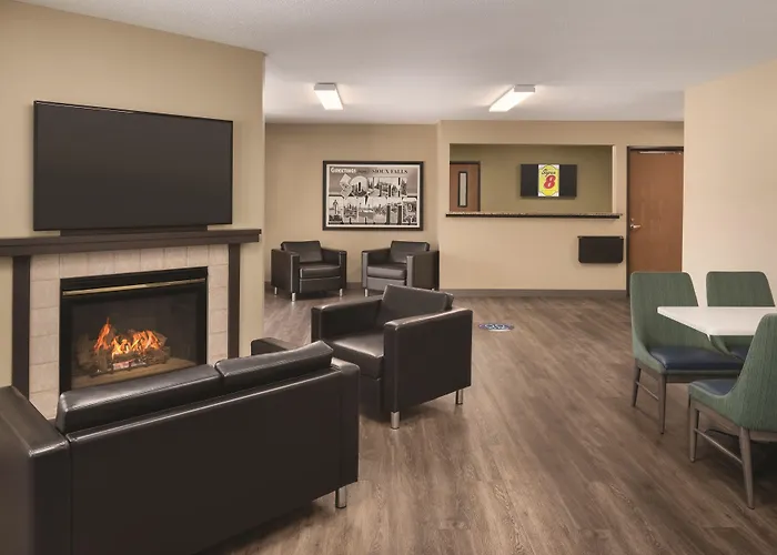 Super 8 By Wyndham Sioux Falls
