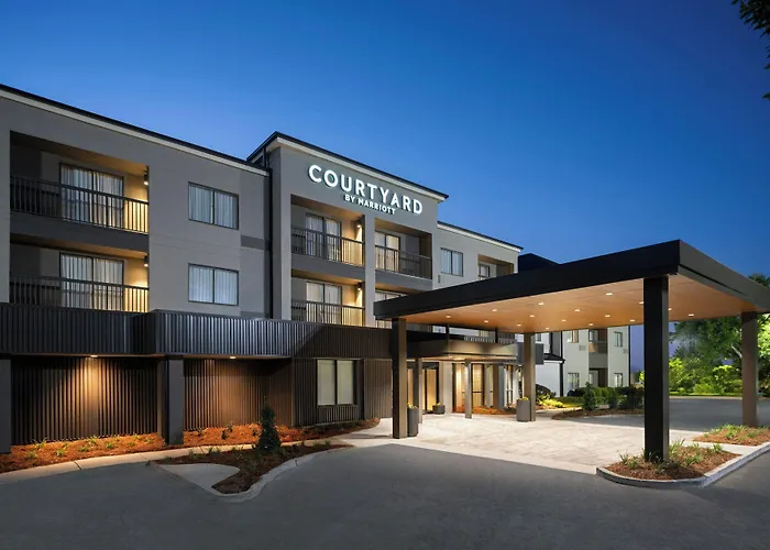Courtyard By Marriott Valdosta Hotel