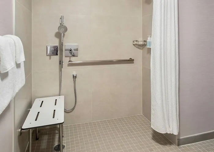 Courtyard By Marriott Newark Elizabeth Hotel