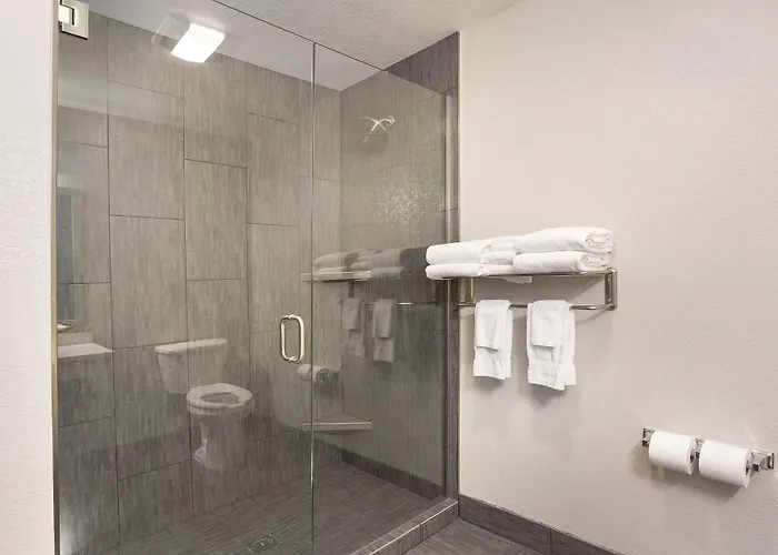 Comfort Inn & Suites Tualatin - Lake Oswego South