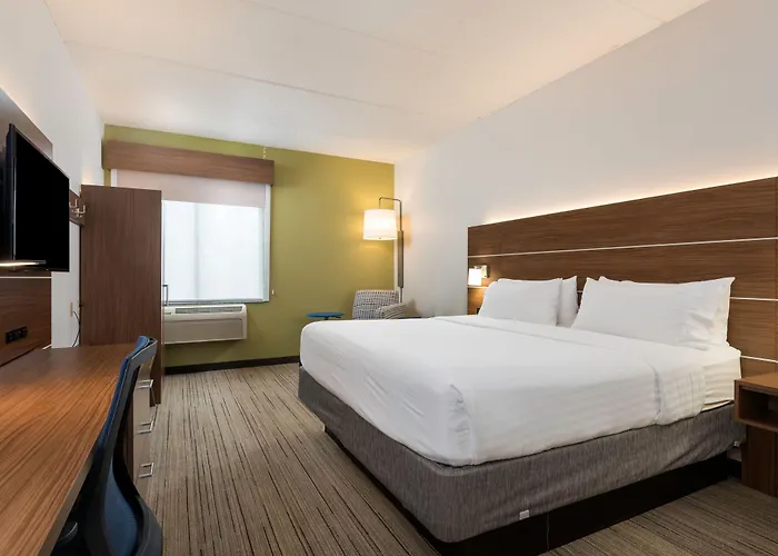 Holiday Inn Express & Suites Charlotte Arpt-Belmont By Ihg