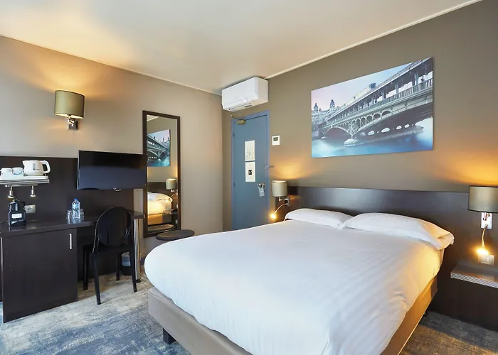 Logis Hotel Jardin De Villiers París