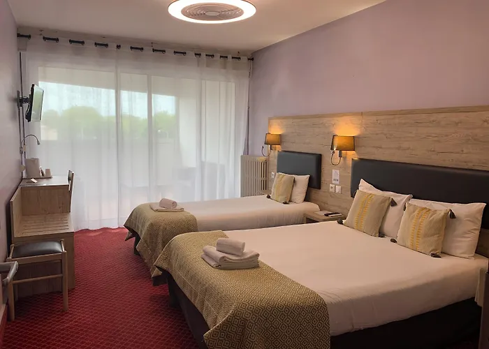 Brit Hotel Bleu Nuit Saintes