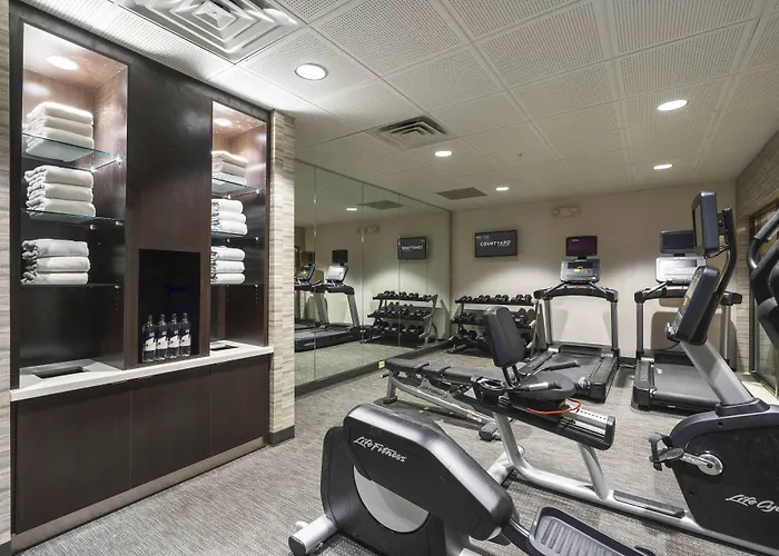 Courtyard By Marriott Cleveland Willoughby Hotel