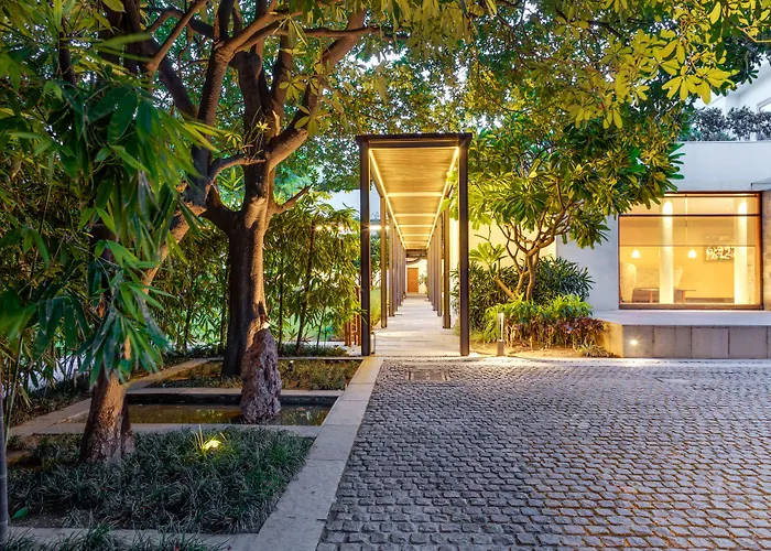 Hotel The Manor - New Delhi