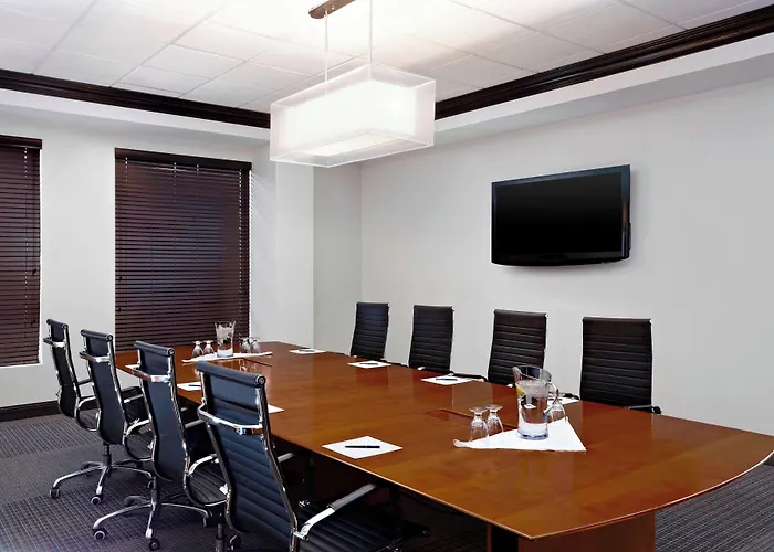 Four Points By Sheraton Hotel & Suites Calgary West