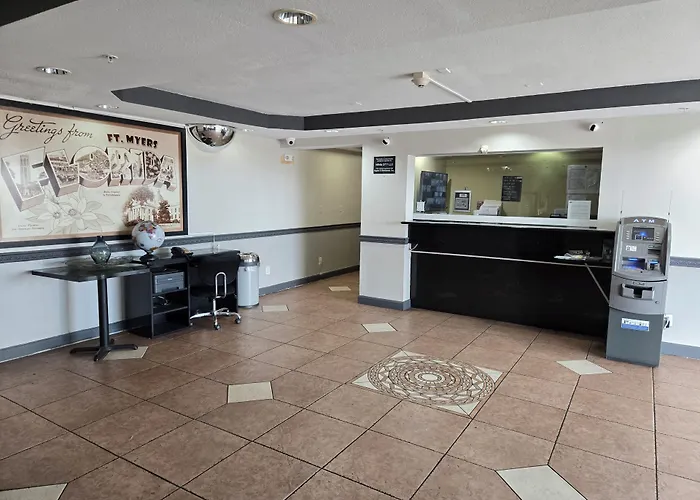 Super 8 By Wyndham Fort Myers