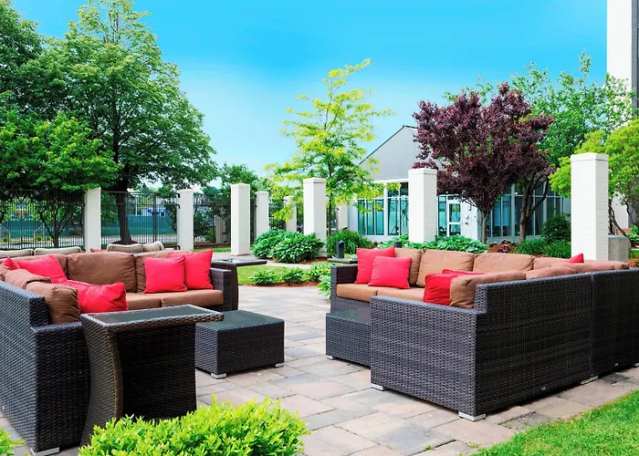 Courtyard By Marriott Boston Logan Airport Hotel