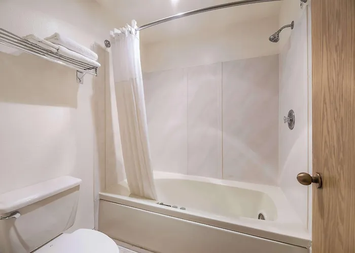 Quality Inn Near Fort Hunter Liggett King City
