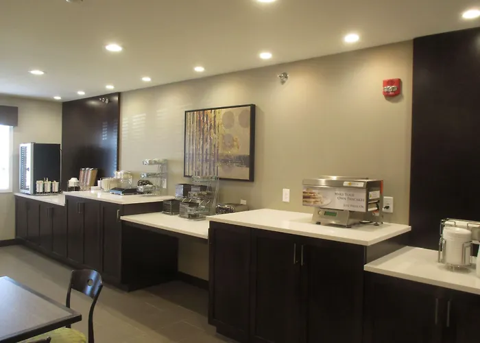 Best Western Harvest Inn & Suites Grand Forks