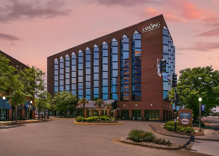 The Landing At Hampton Marina, Tapestry Collection By Hilton Hotel