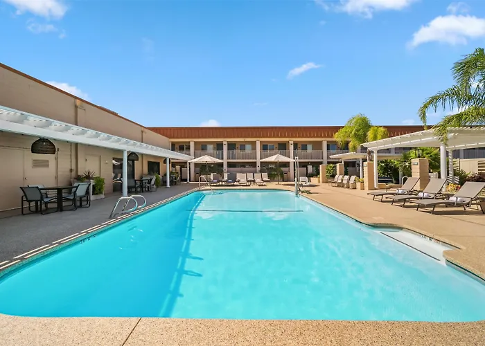 Best Western Plus Hilltop Inn Redding