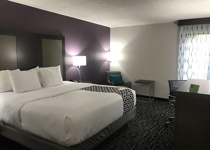 La Quinta Inn By Wyndham Davenport & Conference Center