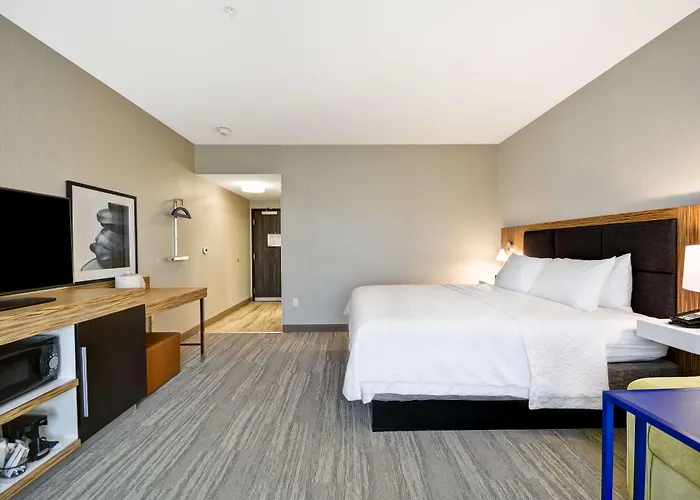 Hampton Inn & Suites Detroit/Warren