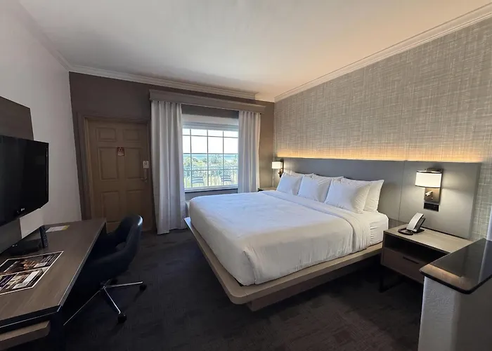 Comfort Suites Galveston Cruise Port Area - Beachside