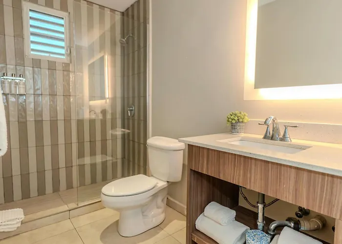 Comfort Inn & Suites Levittown